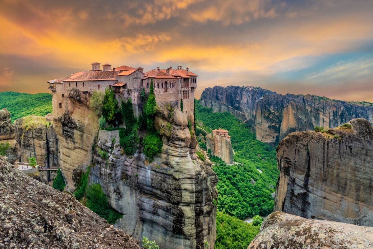 Meteora monasteries on rock cliffs – Day tour from Vlora Greece